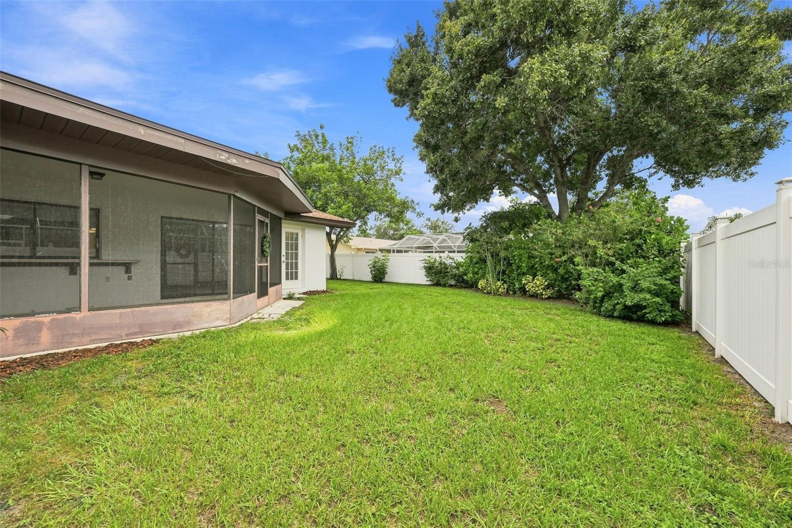 203 HILLCREST DR — photo 42