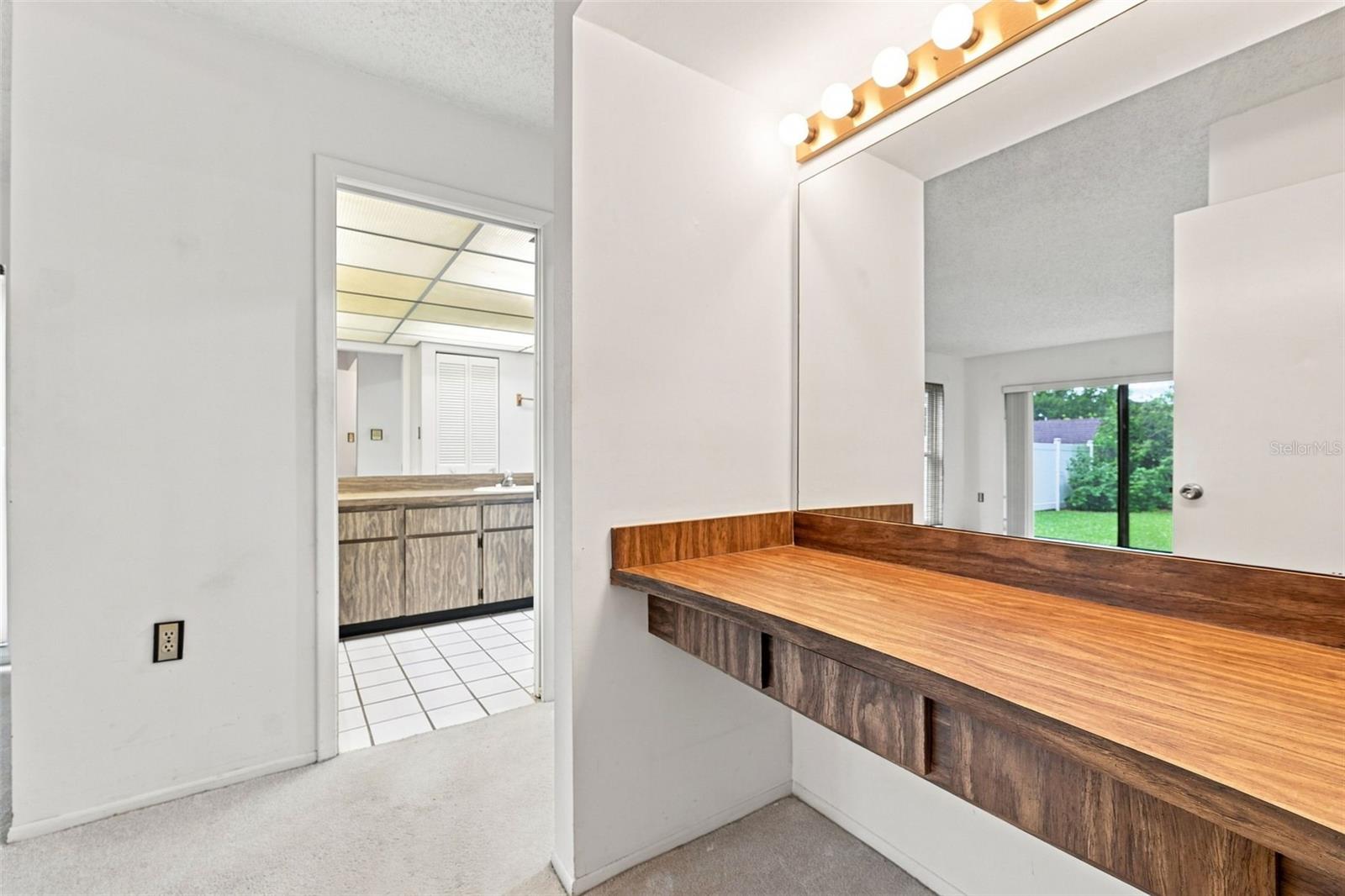 203 HILLCREST DR — photo 22