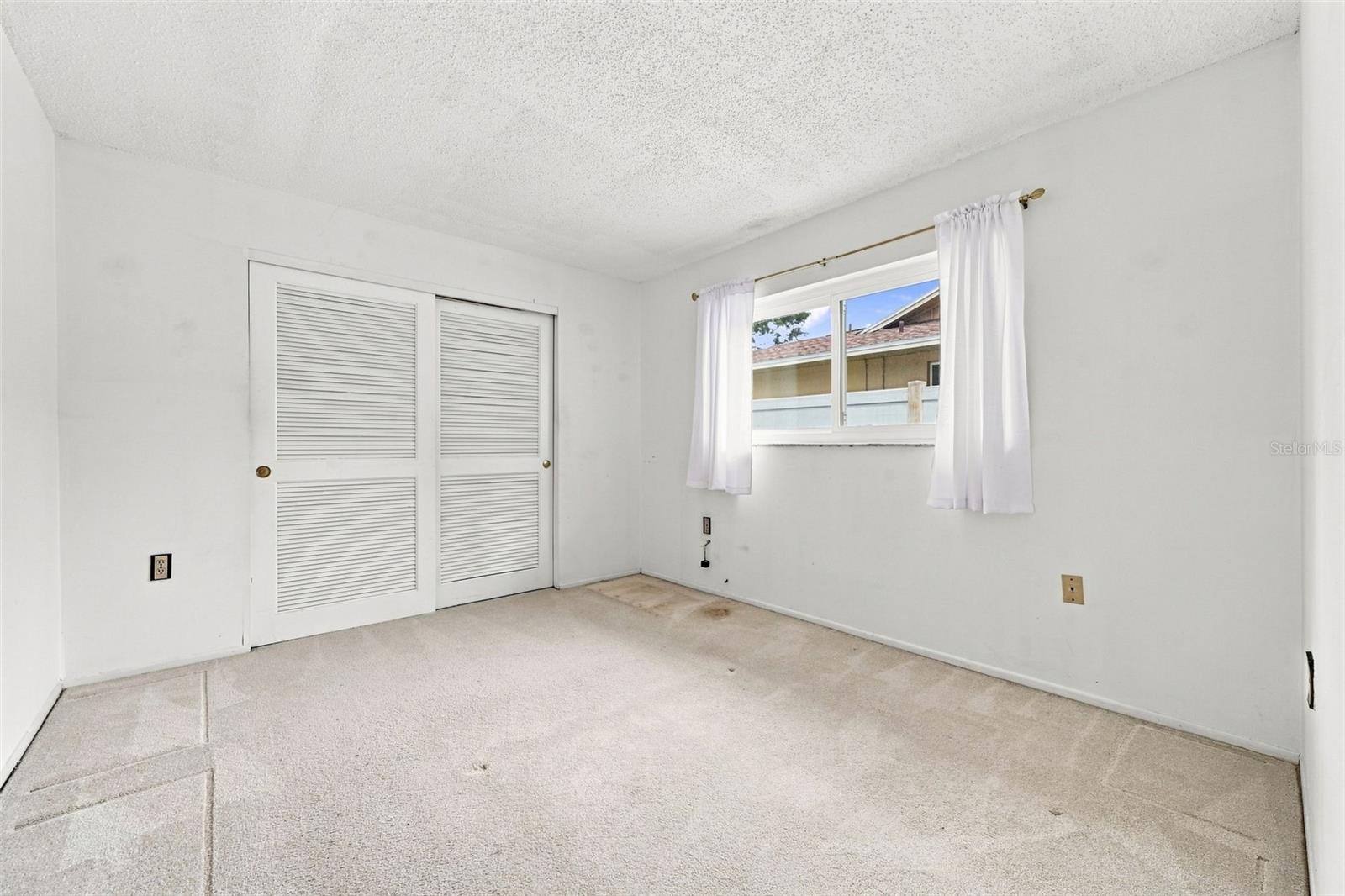 203 HILLCREST DR — photo 24