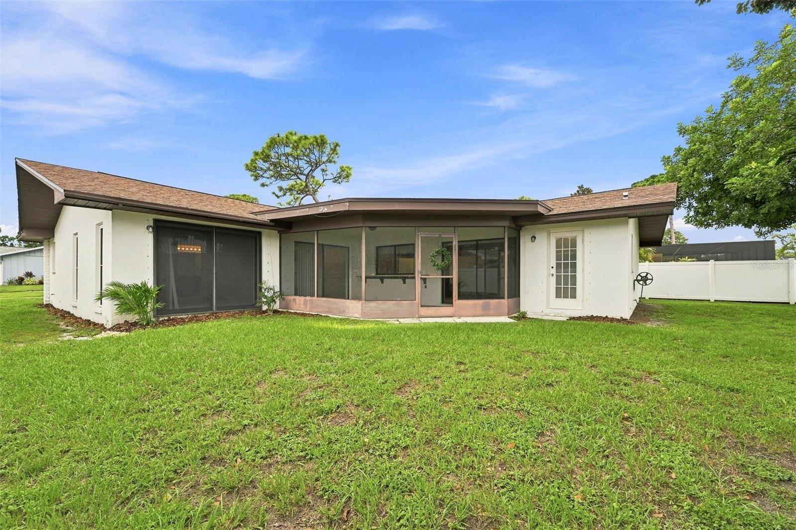 203 HILLCREST DR — photo 47