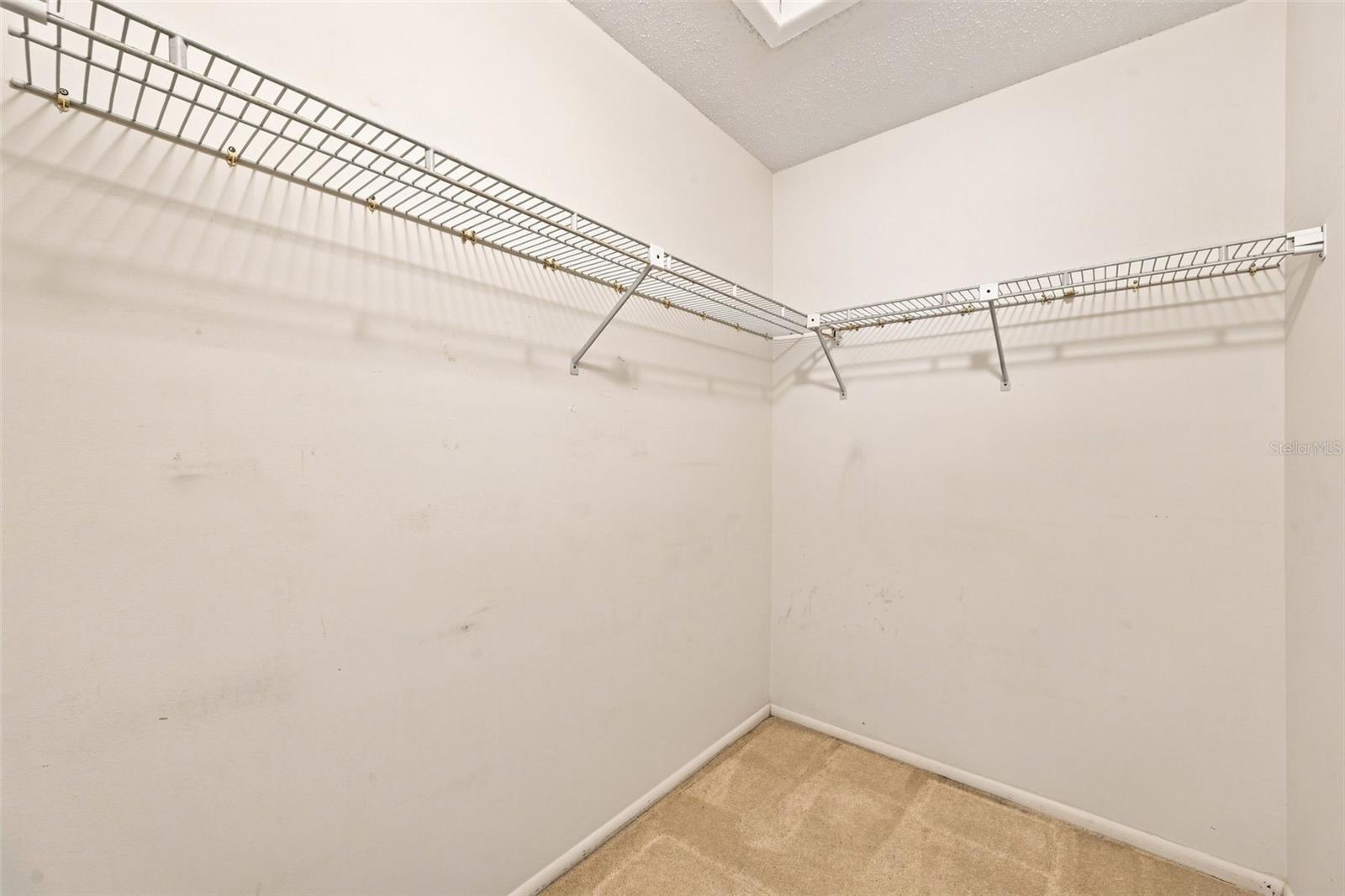 203 HILLCREST DR — photo 28