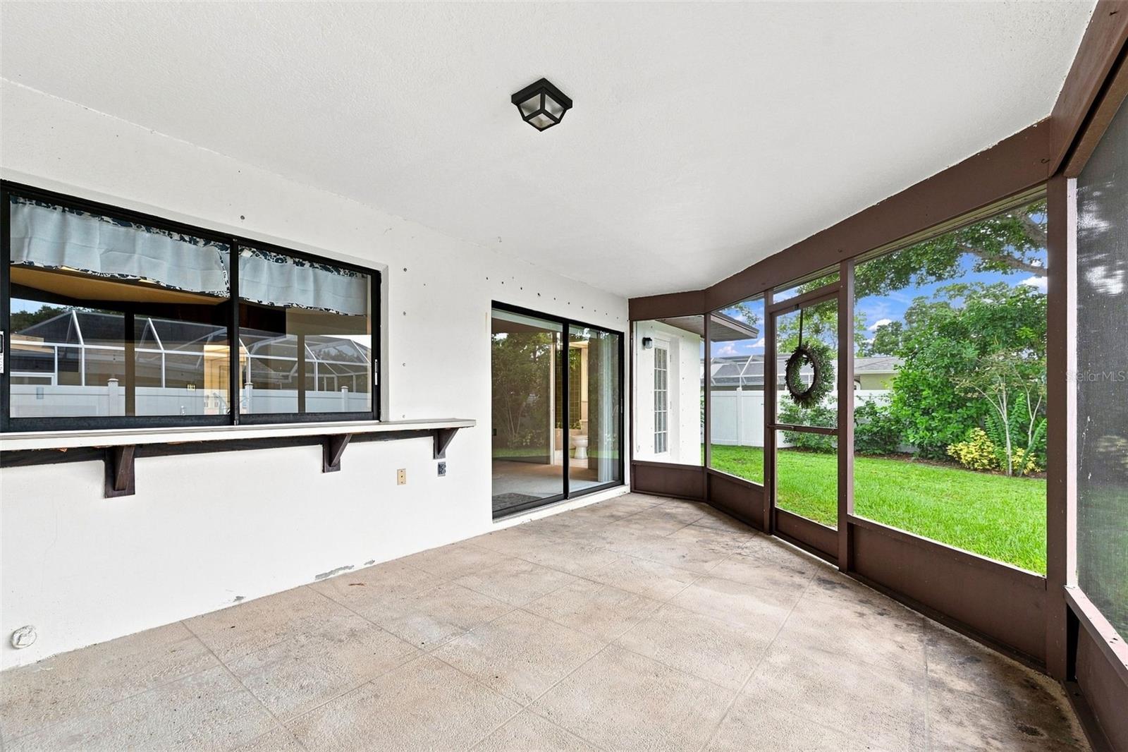 203 HILLCREST DR — photo 34