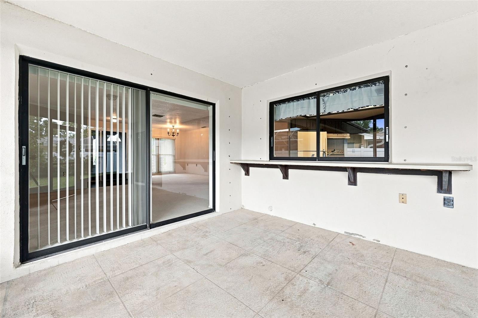 203 HILLCREST DR — photo 37