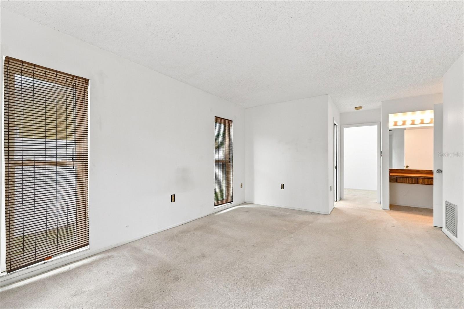 203 HILLCREST DR — photo 21