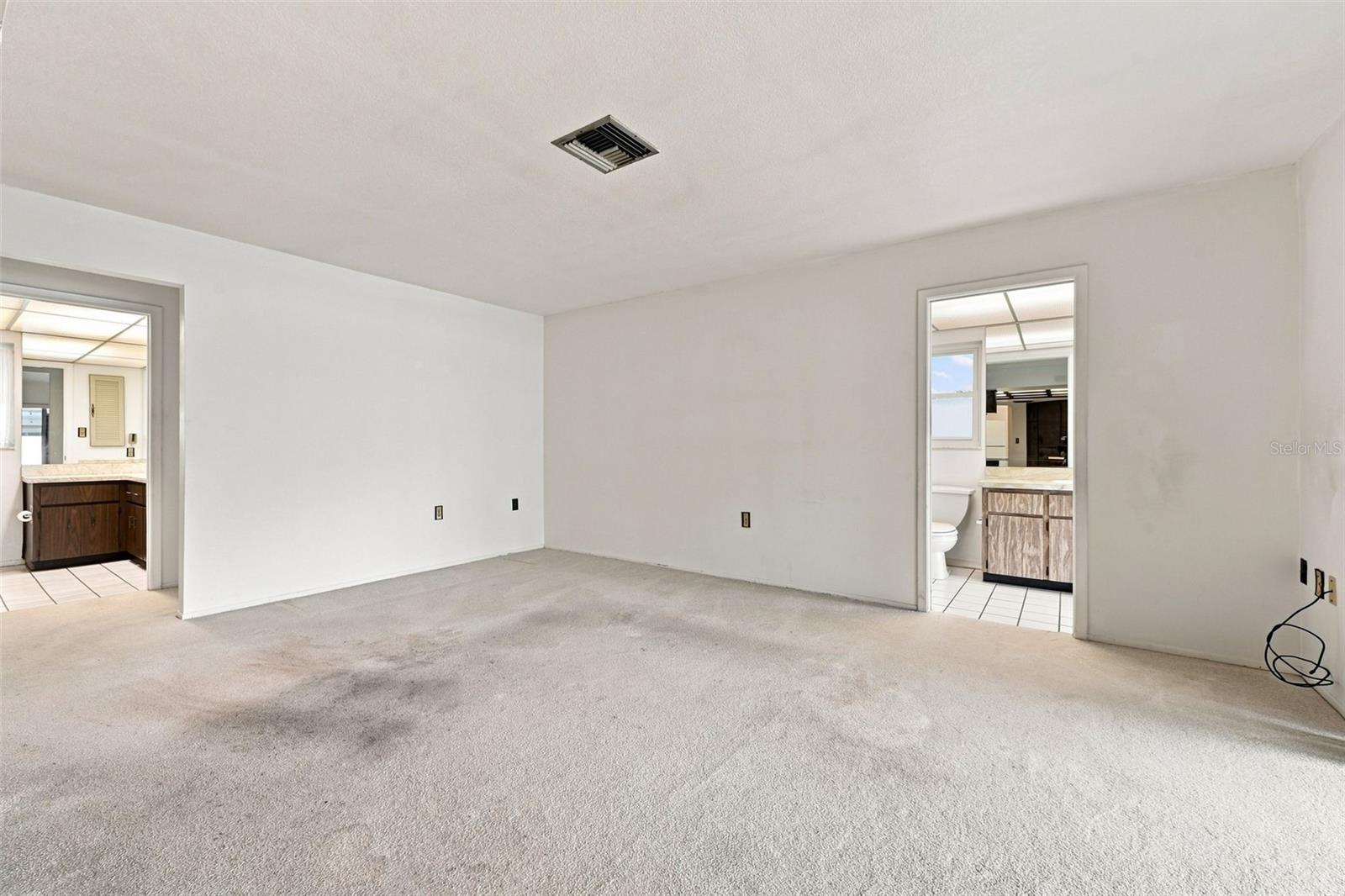 203 HILLCREST DR — photo 17