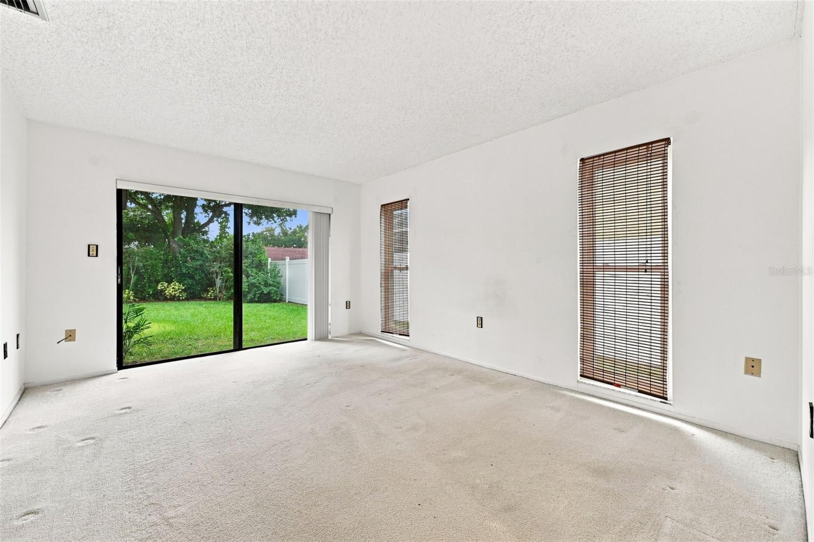 203 HILLCREST DR — photo 20