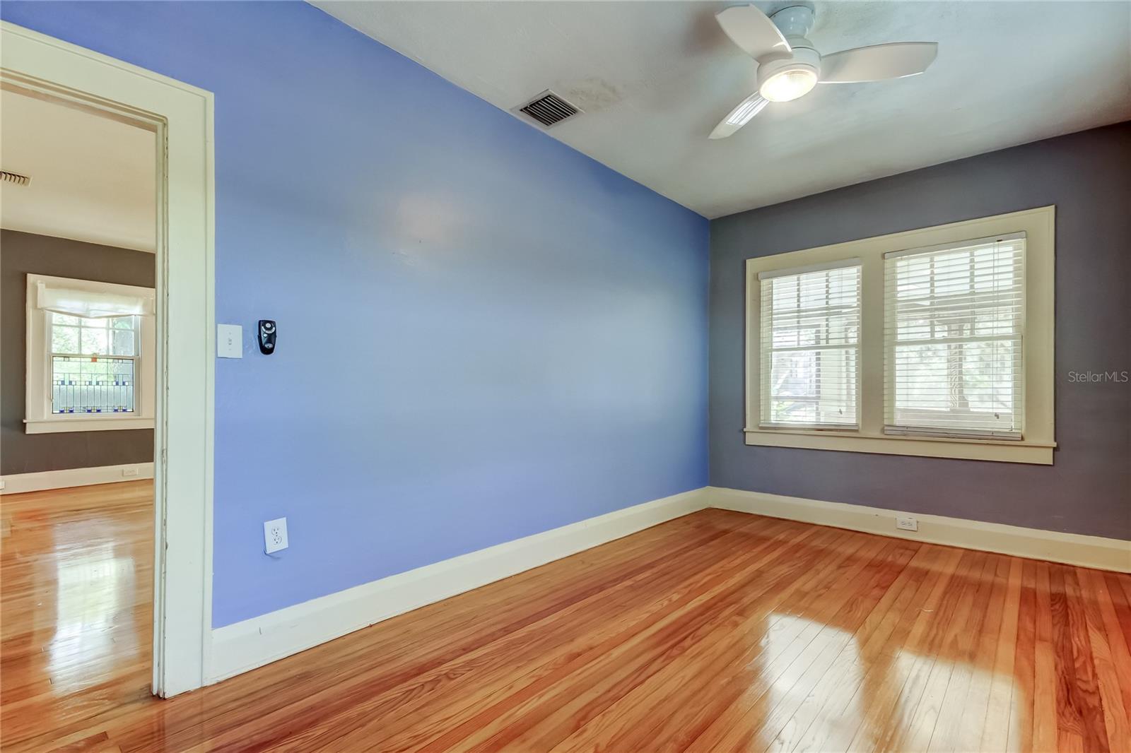 1004 E CRENSHAW ST — photo 37