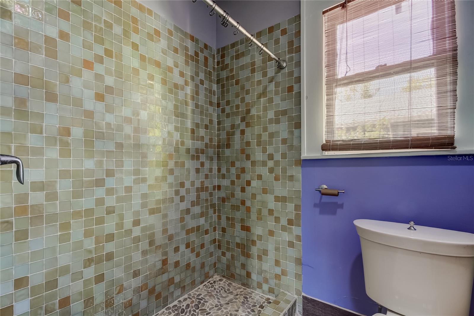 1004 E CRENSHAW ST — photo 15