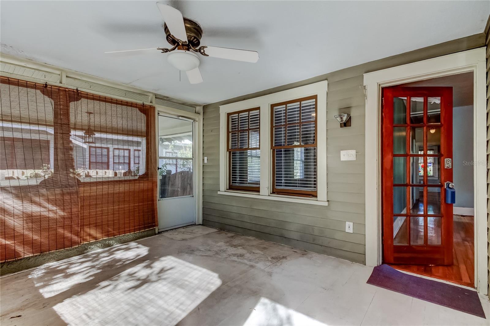 1004 E CRENSHAW ST — photo 43