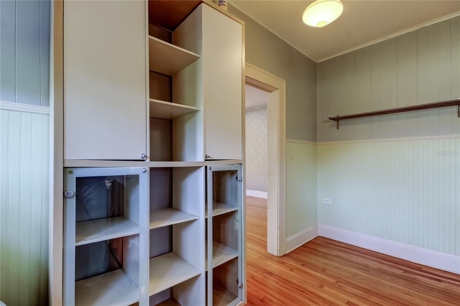 1004 E CRENSHAW ST — photo 30