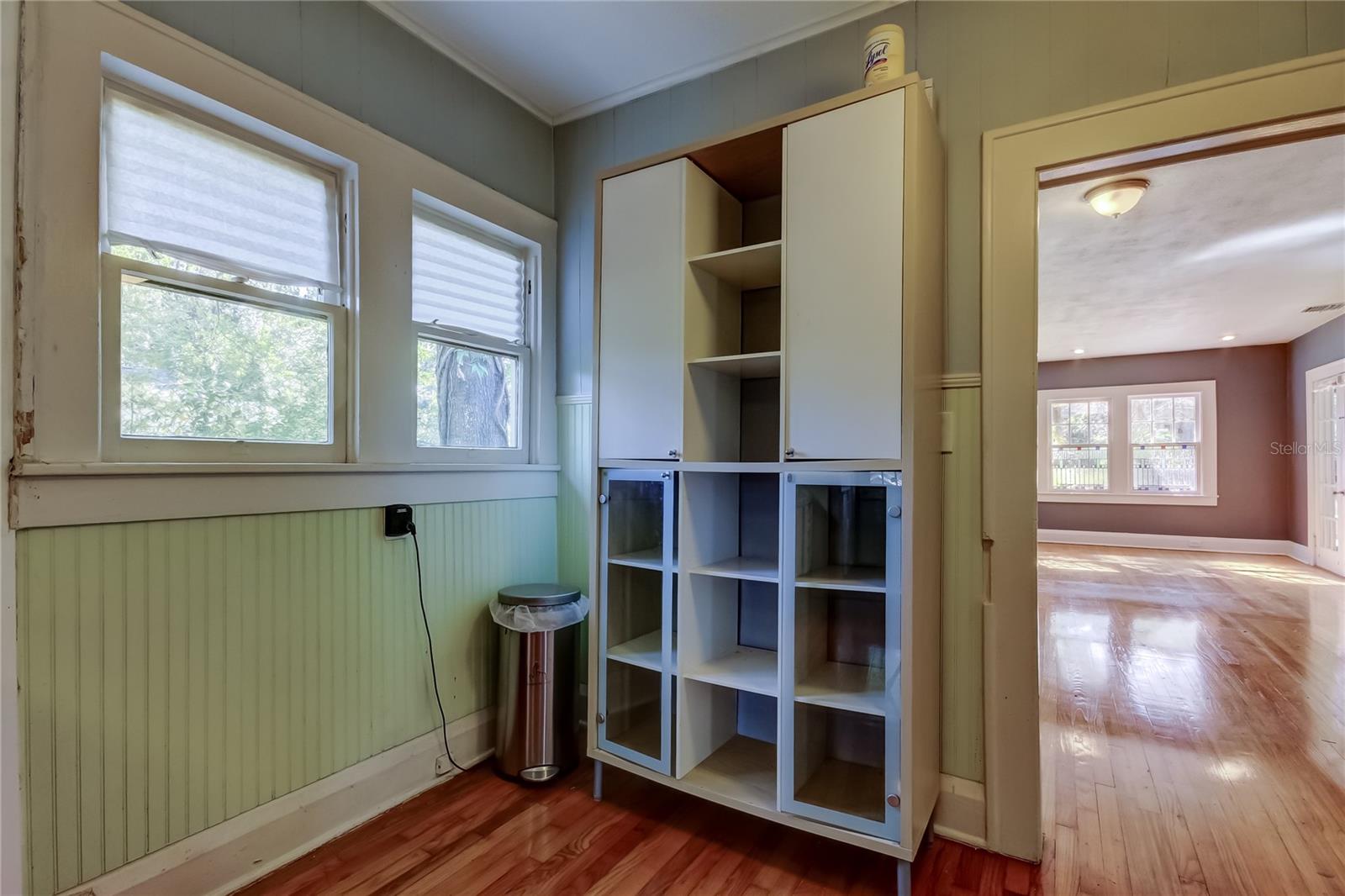 1004 E CRENSHAW ST — photo 29
