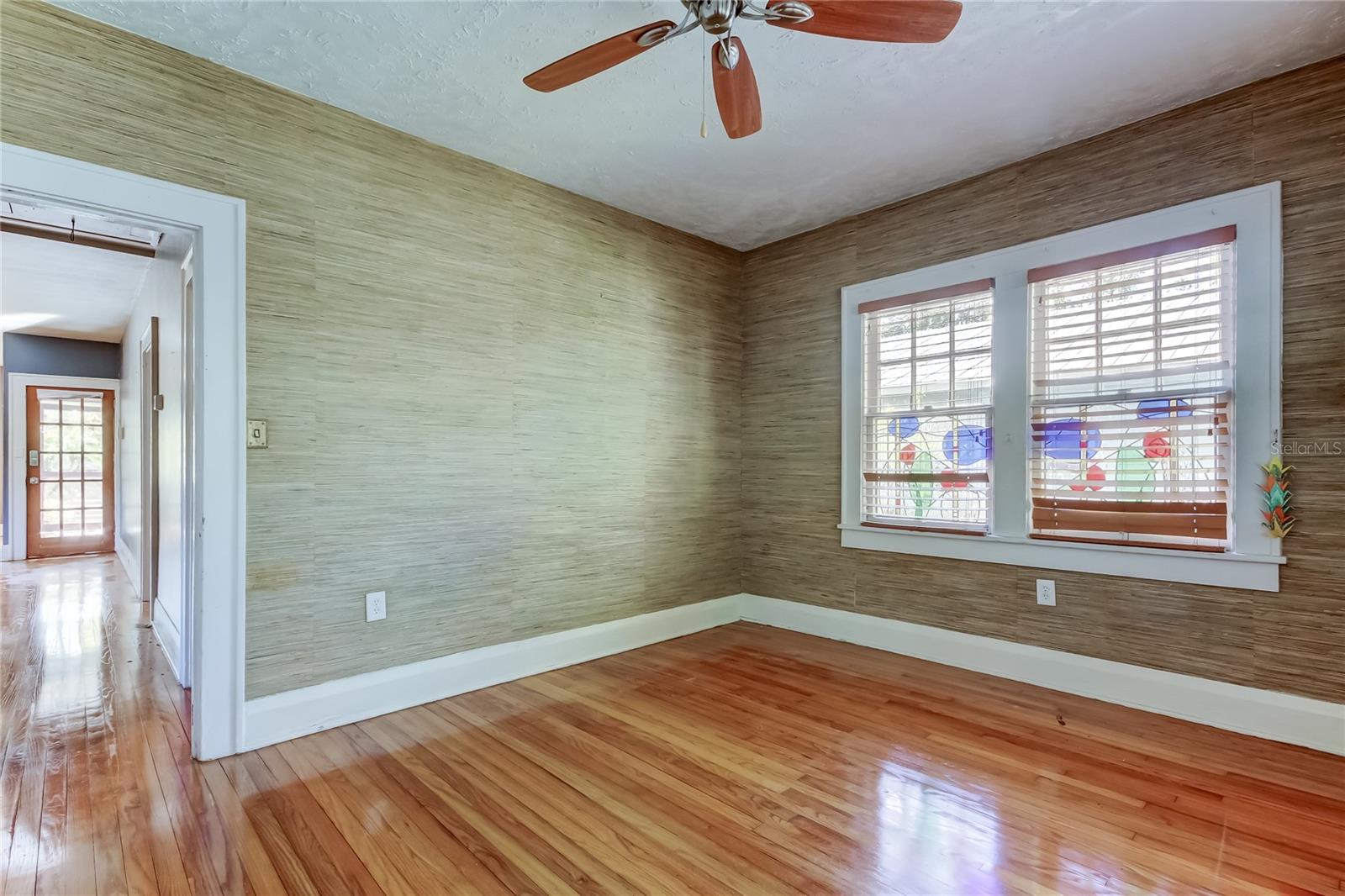 1004 E CRENSHAW ST — photo 13