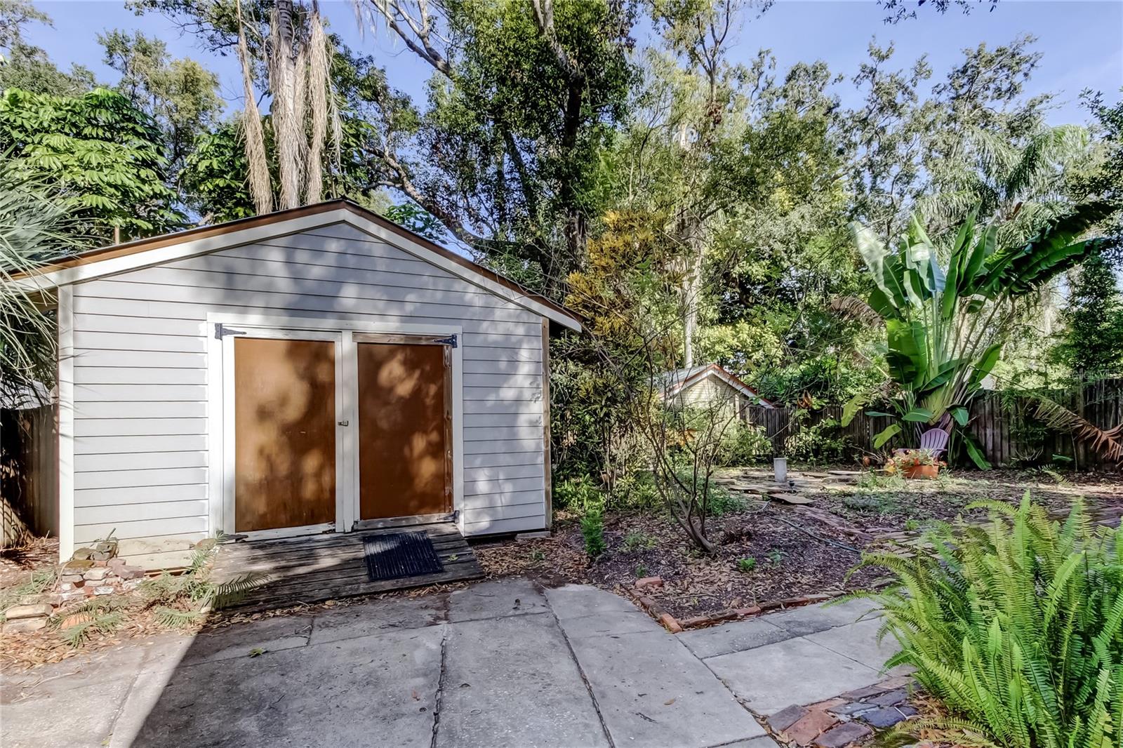 1004 E CRENSHAW ST — photo 39