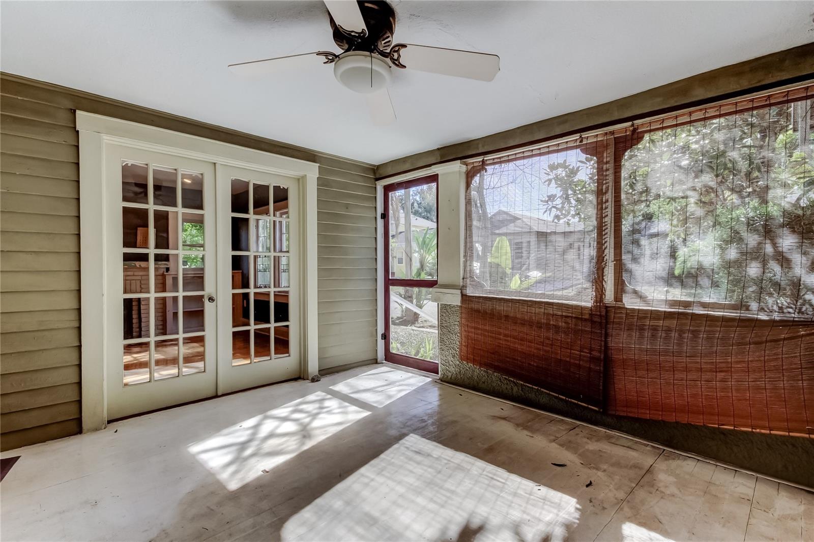 1004 E CRENSHAW ST — photo 41