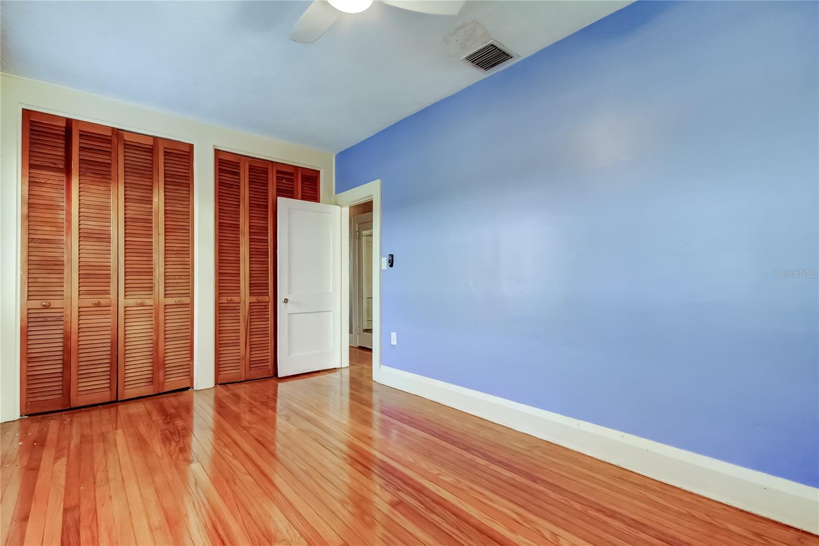 1004 E CRENSHAW ST — photo 36