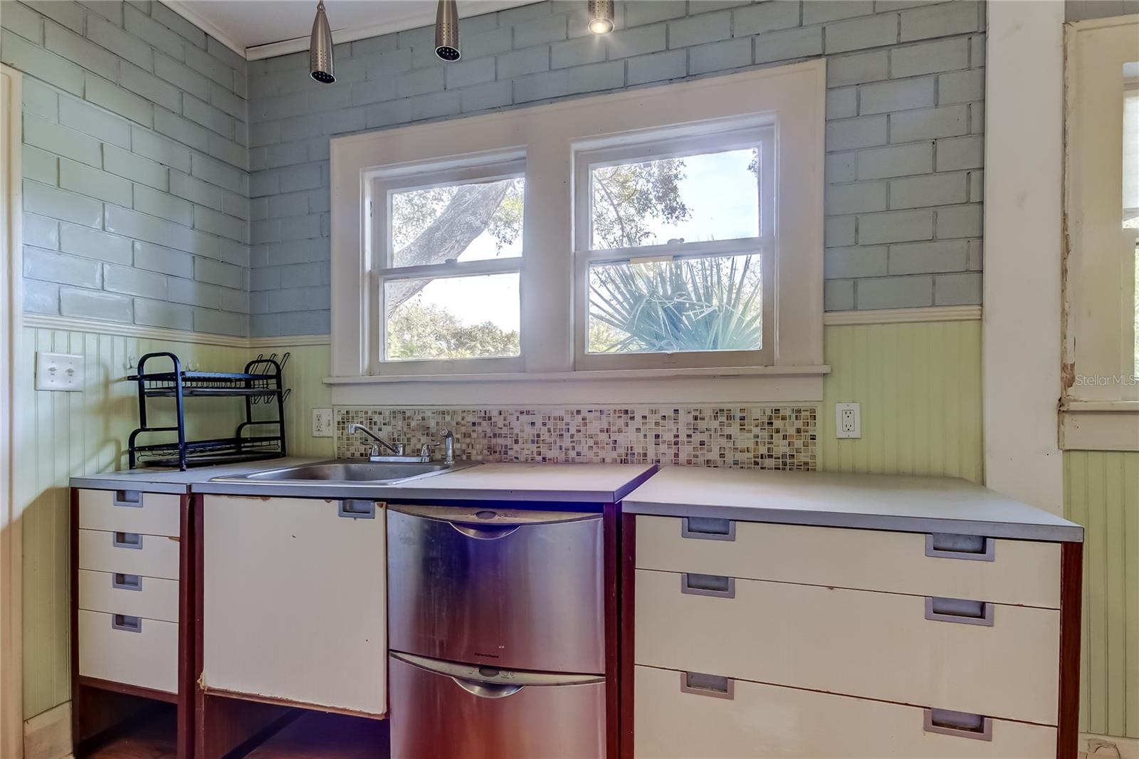 1004 E CRENSHAW ST — photo 26