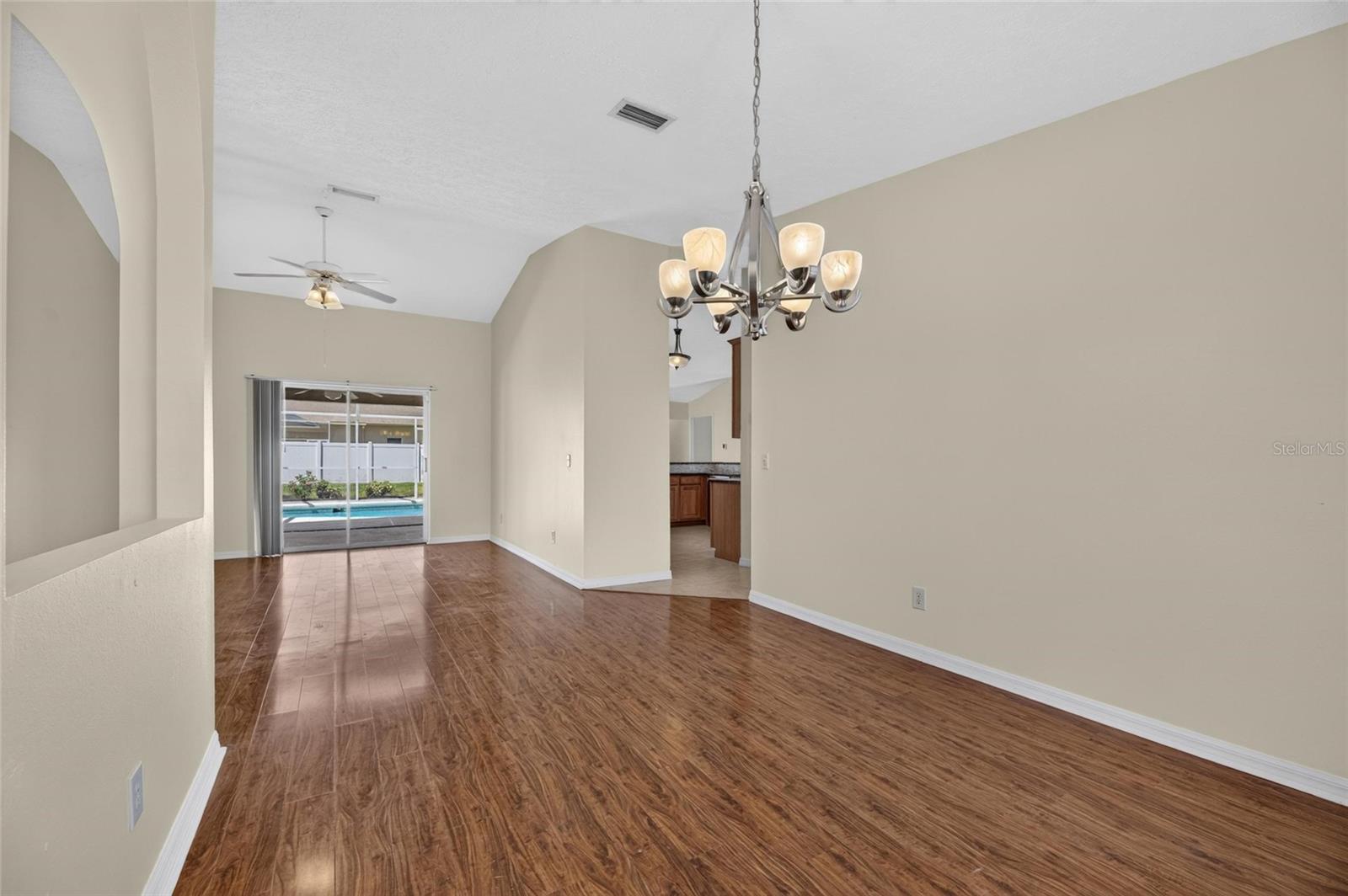 4404 KENDAL CT — photo 38
