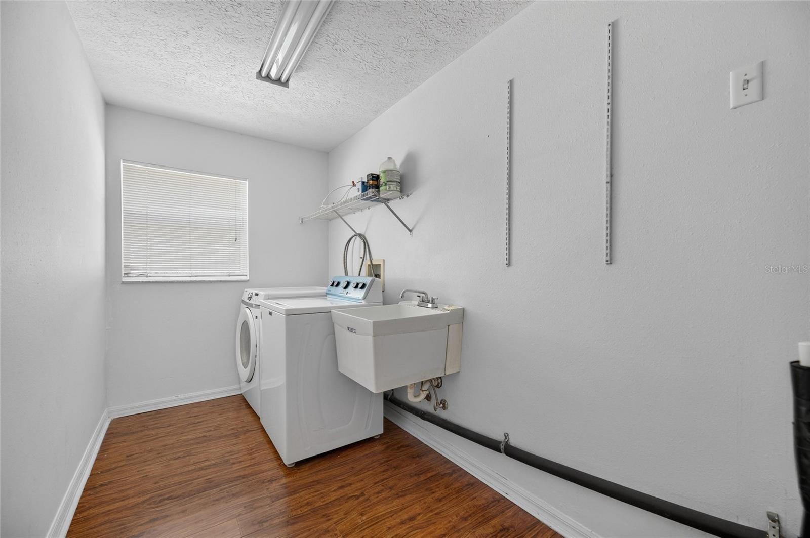 4404 KENDAL CT — photo 42