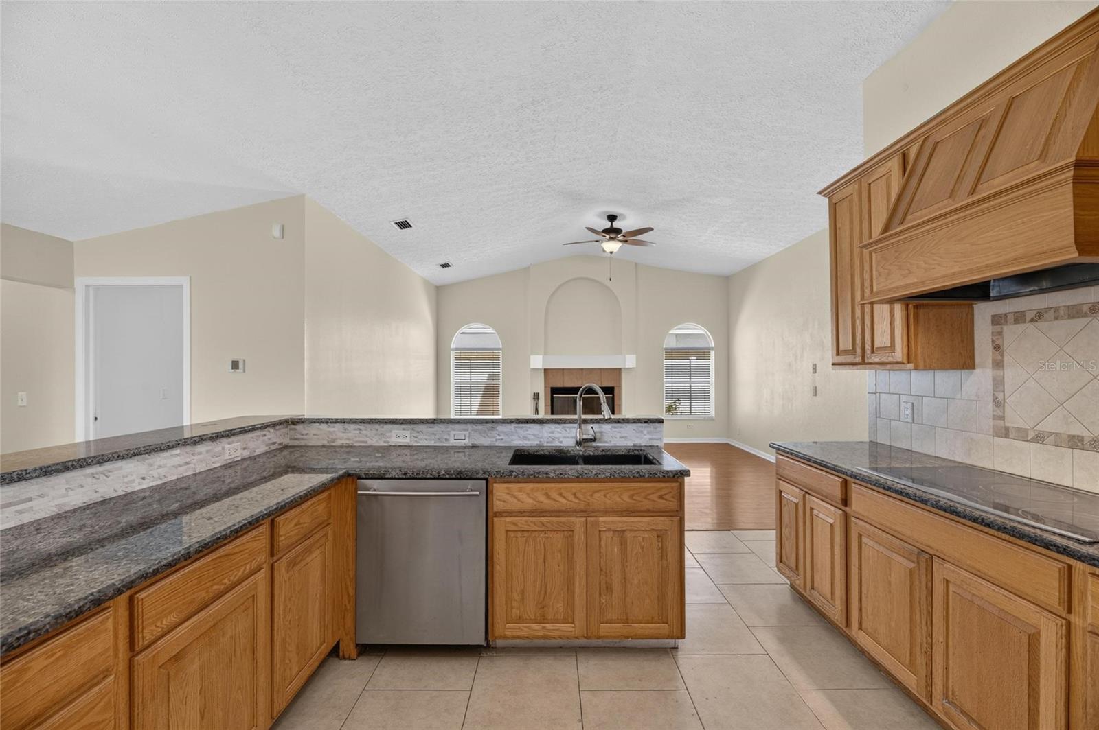 4404 KENDAL CT — photo 6