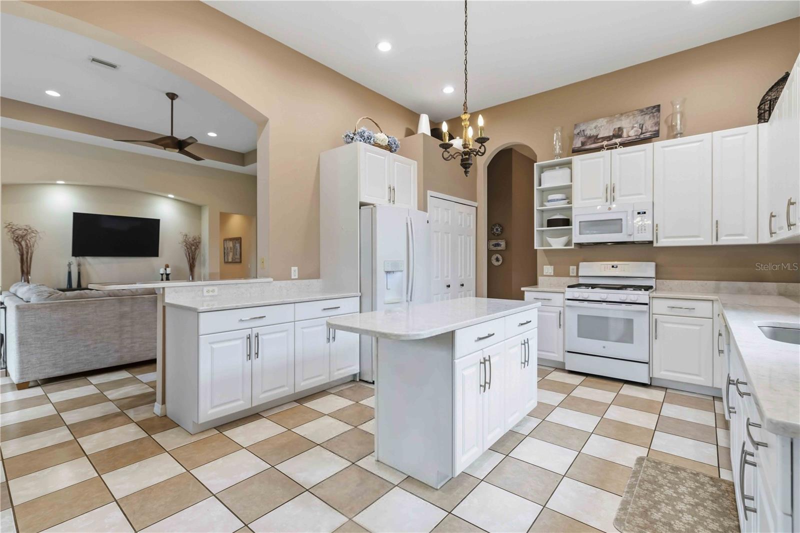 7907 ASHLEY CIR — photo 8
