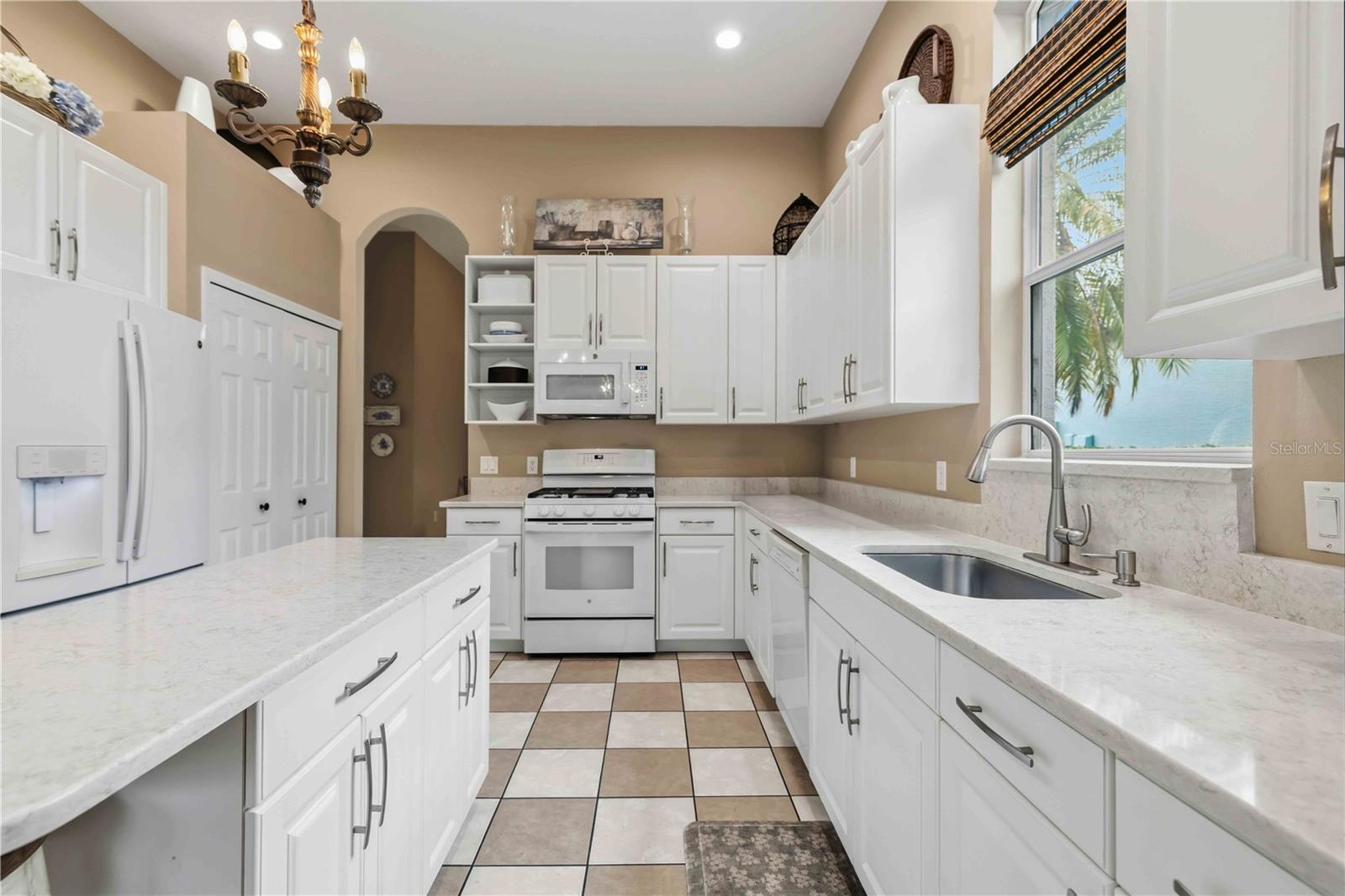 7907 ASHLEY CIR — photo 9