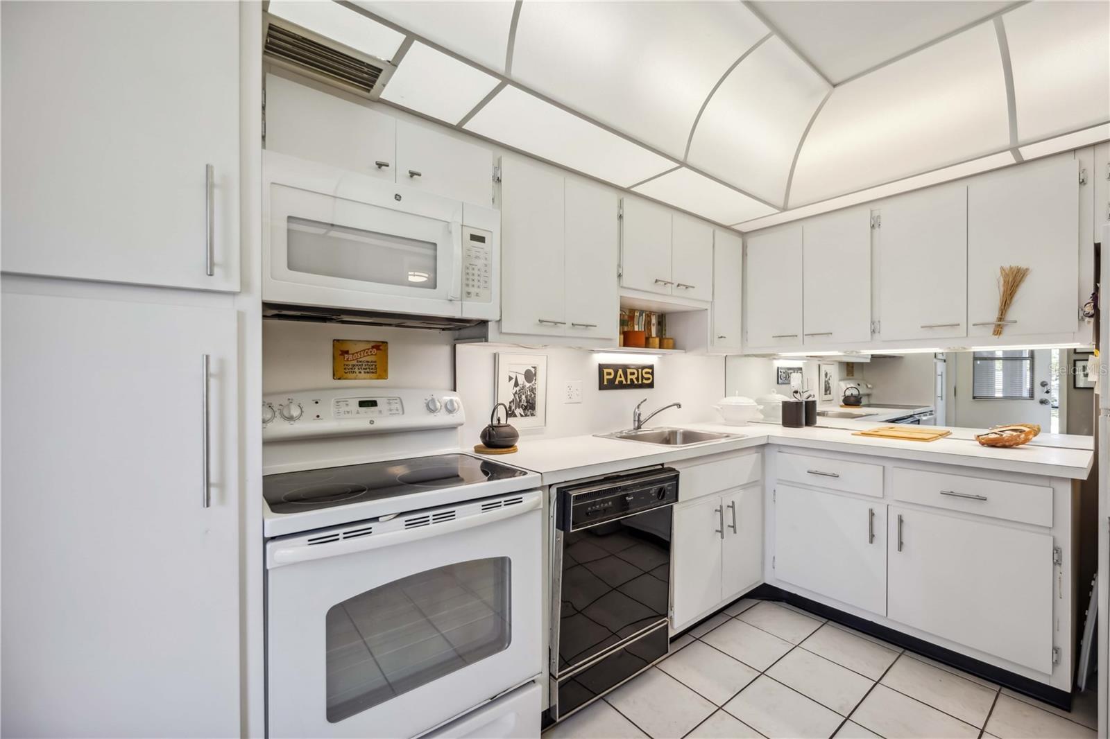 7461 W COUNTRY CLUB DR N #207 — photo 18