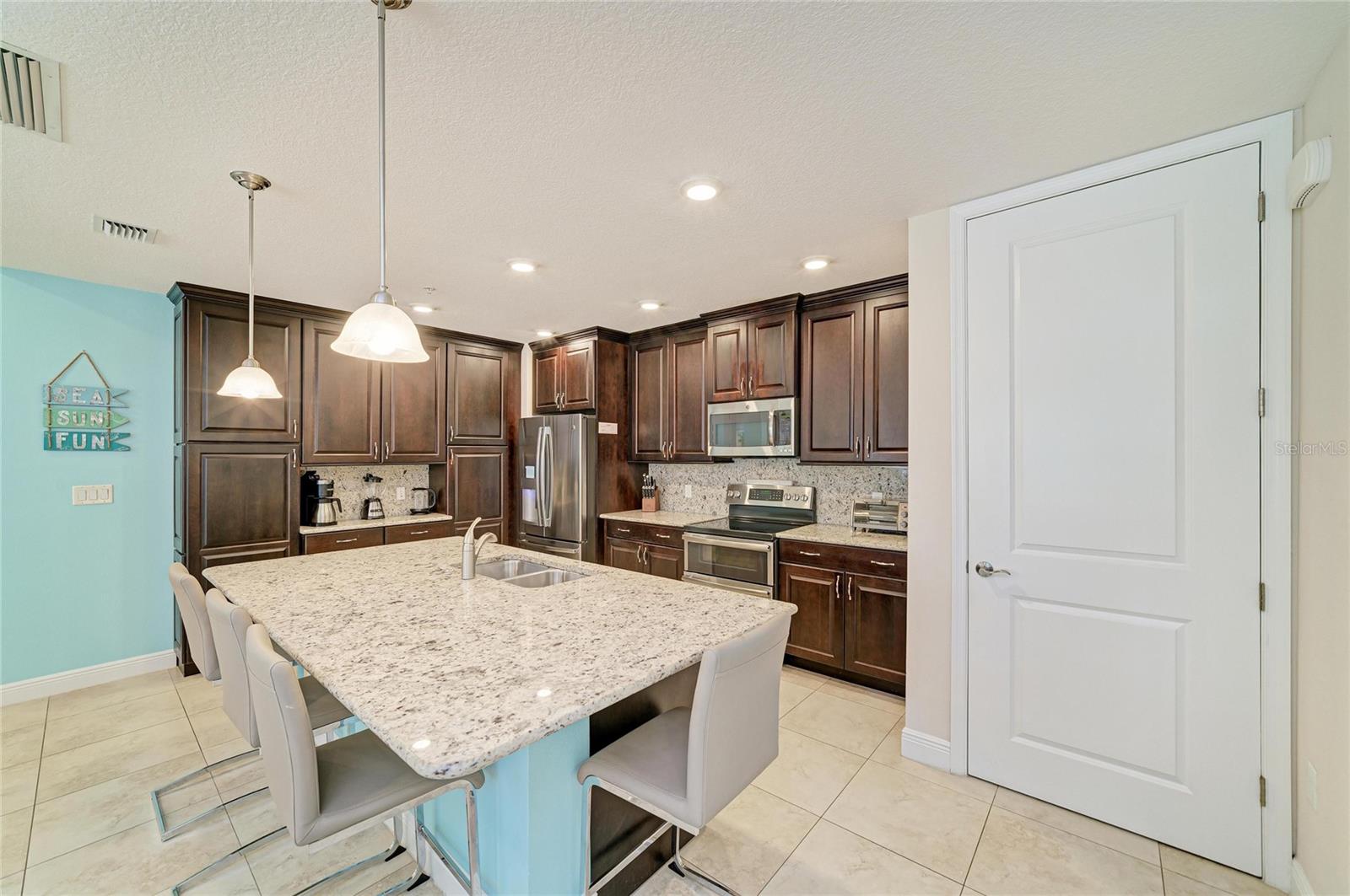 391 ARUBA CIR #101 — photo 17
