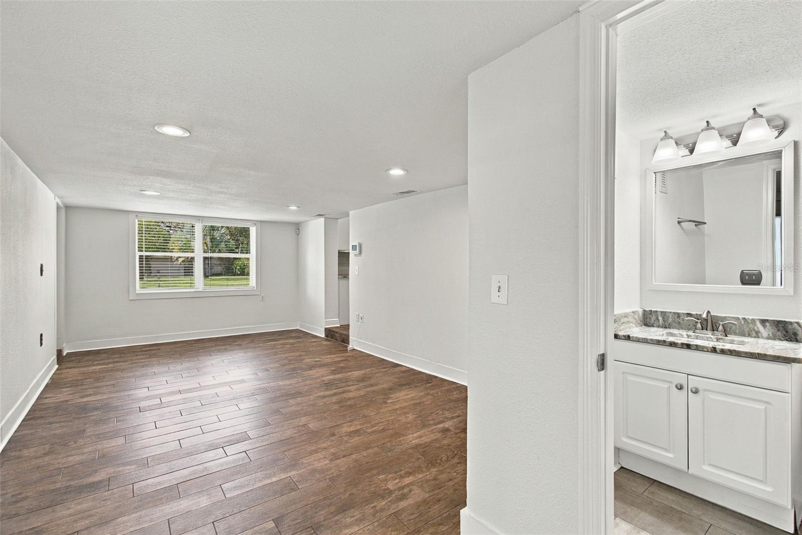 4107 W WYOMING AVE — photo 13