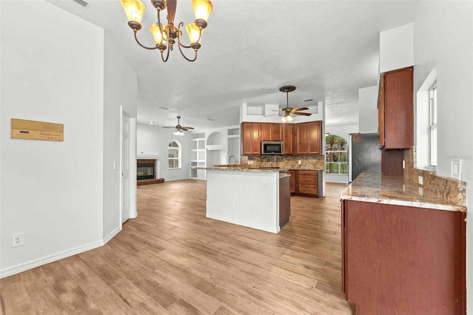 2561 REGAL RIVER RD — photo 18