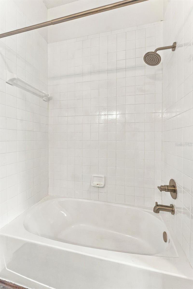 2561 REGAL RIVER RD — photo 34