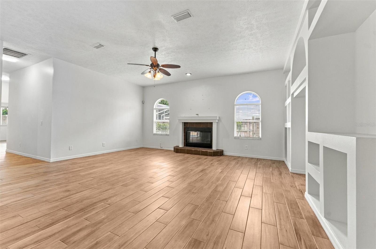 2561 REGAL RIVER RD — photo 11