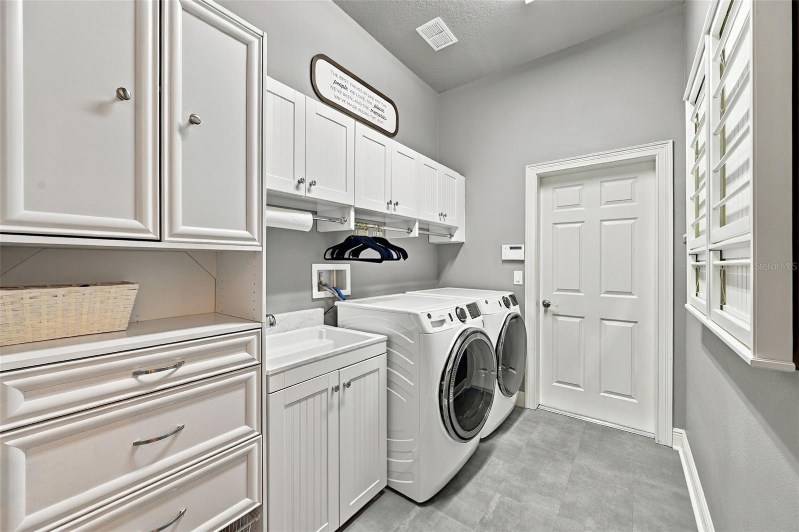 510 CREEKSIDE CT — photo 33