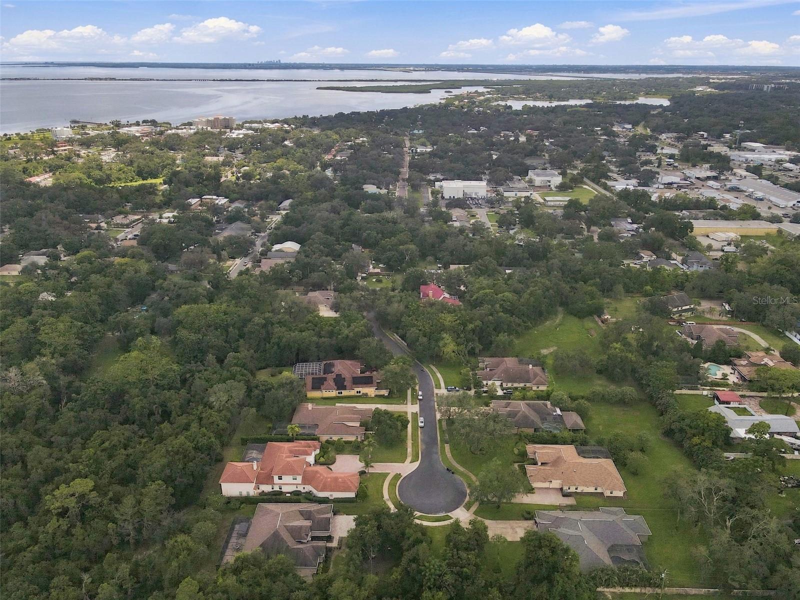 510 CREEKSIDE CT — photo 45