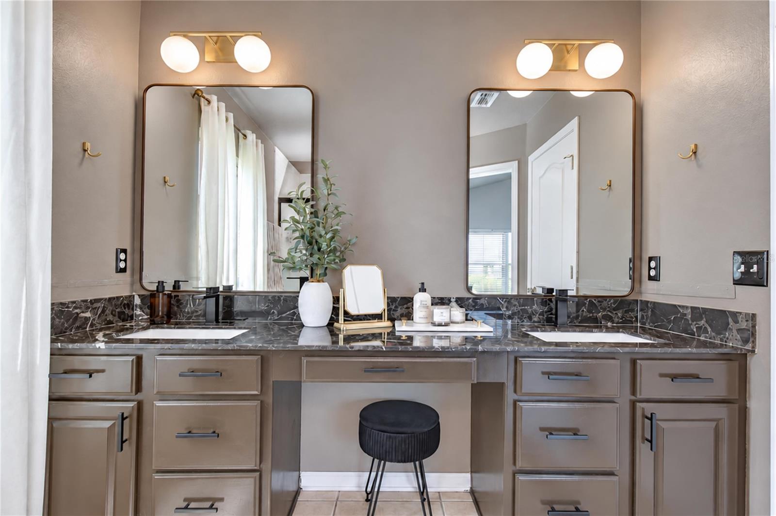 4826 BARNSTEAD DR — photo 37