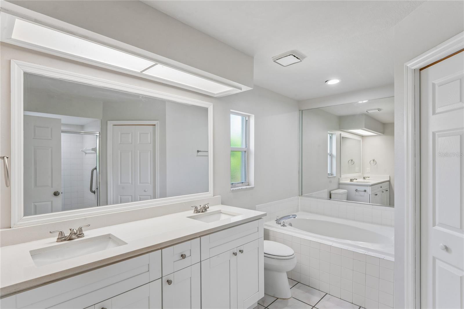 652 SAND RIDGE DR — photo 13