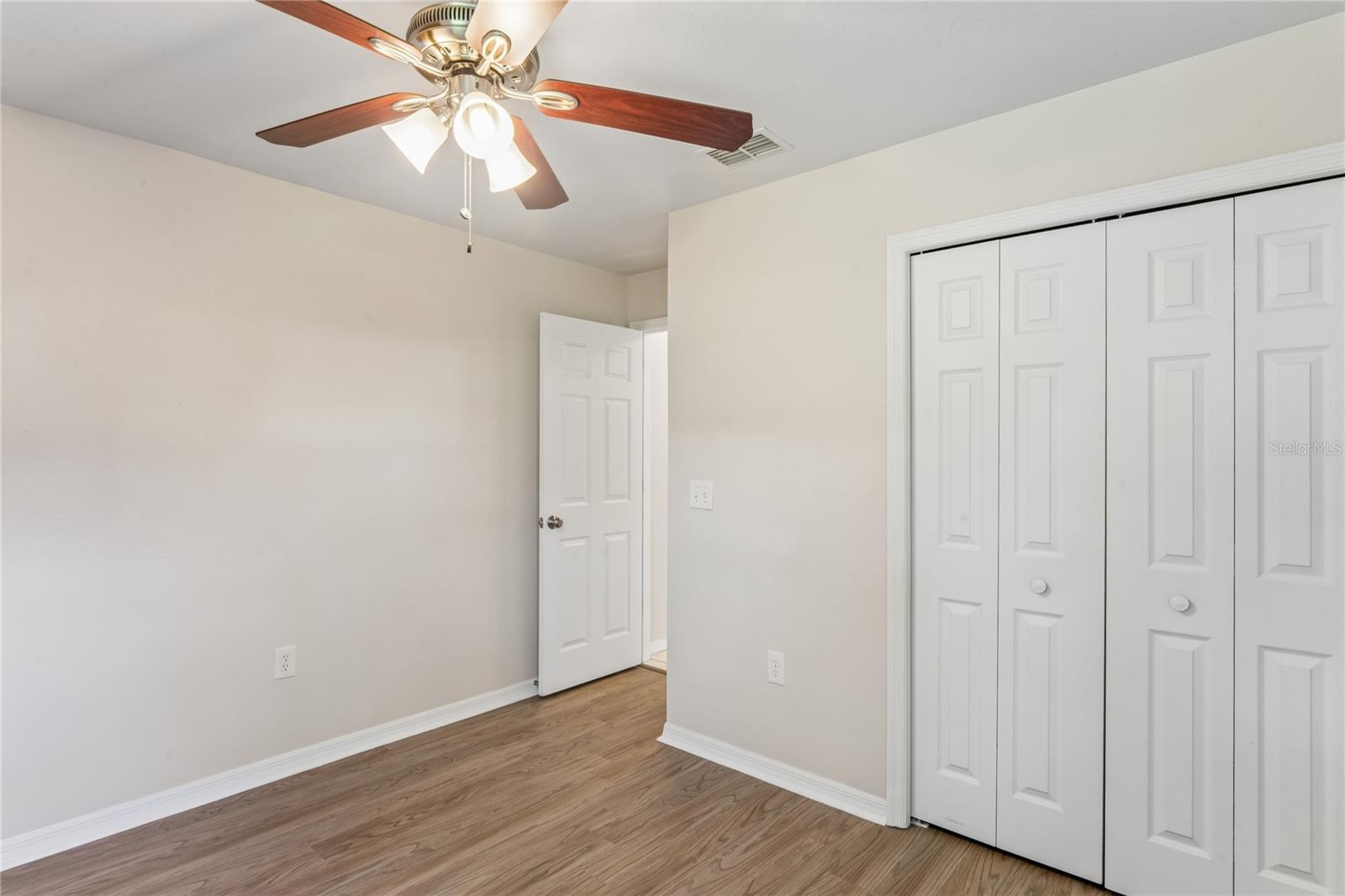 652 SAND RIDGE DR — photo 20