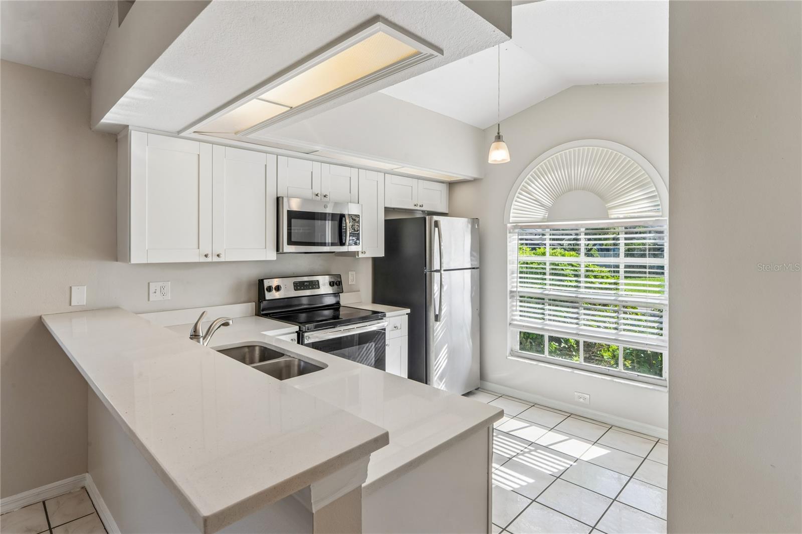 652 SAND RIDGE DR — photo 6