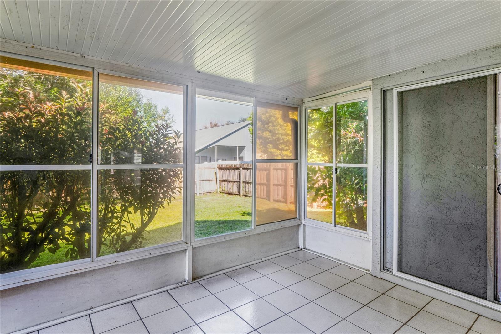 652 SAND RIDGE DR — photo 22