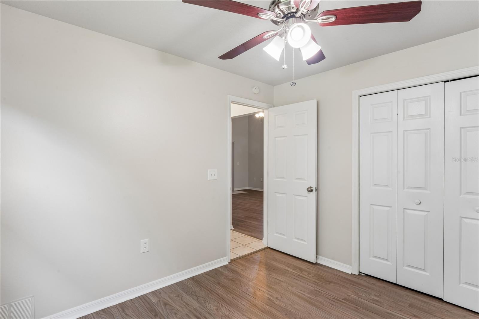 652 SAND RIDGE DR — photo 17