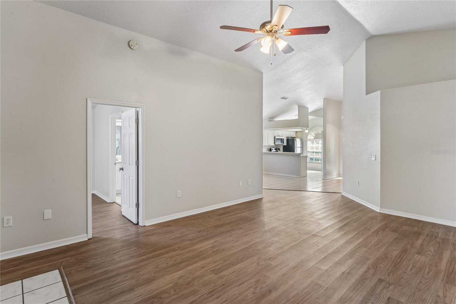 652 SAND RIDGE DR — photo 5