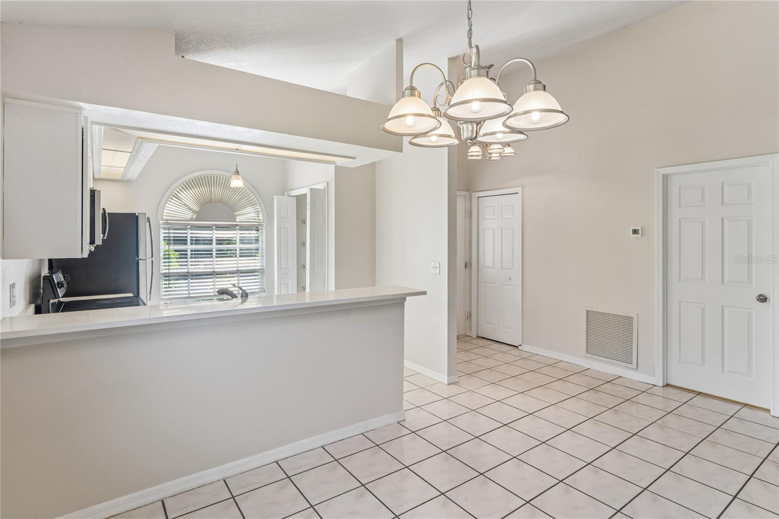 652 SAND RIDGE DR — photo 10