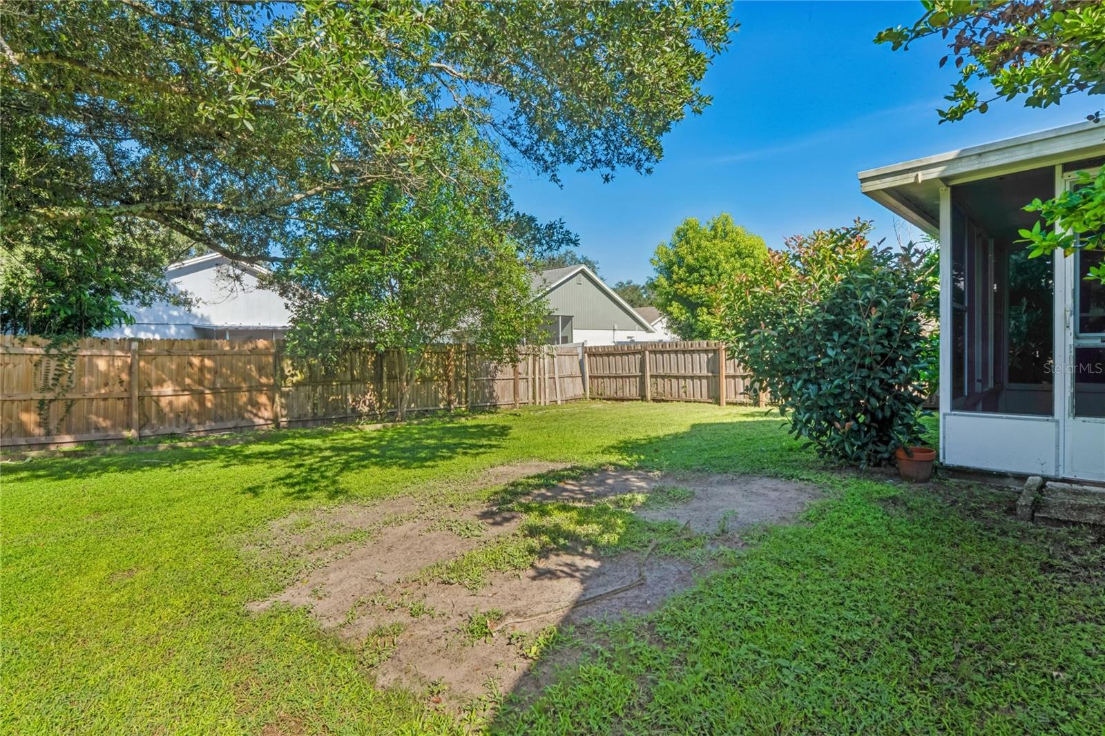 652 SAND RIDGE DR — photo 23