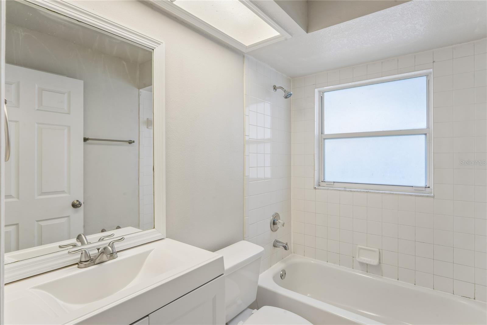 652 SAND RIDGE DR — photo 18