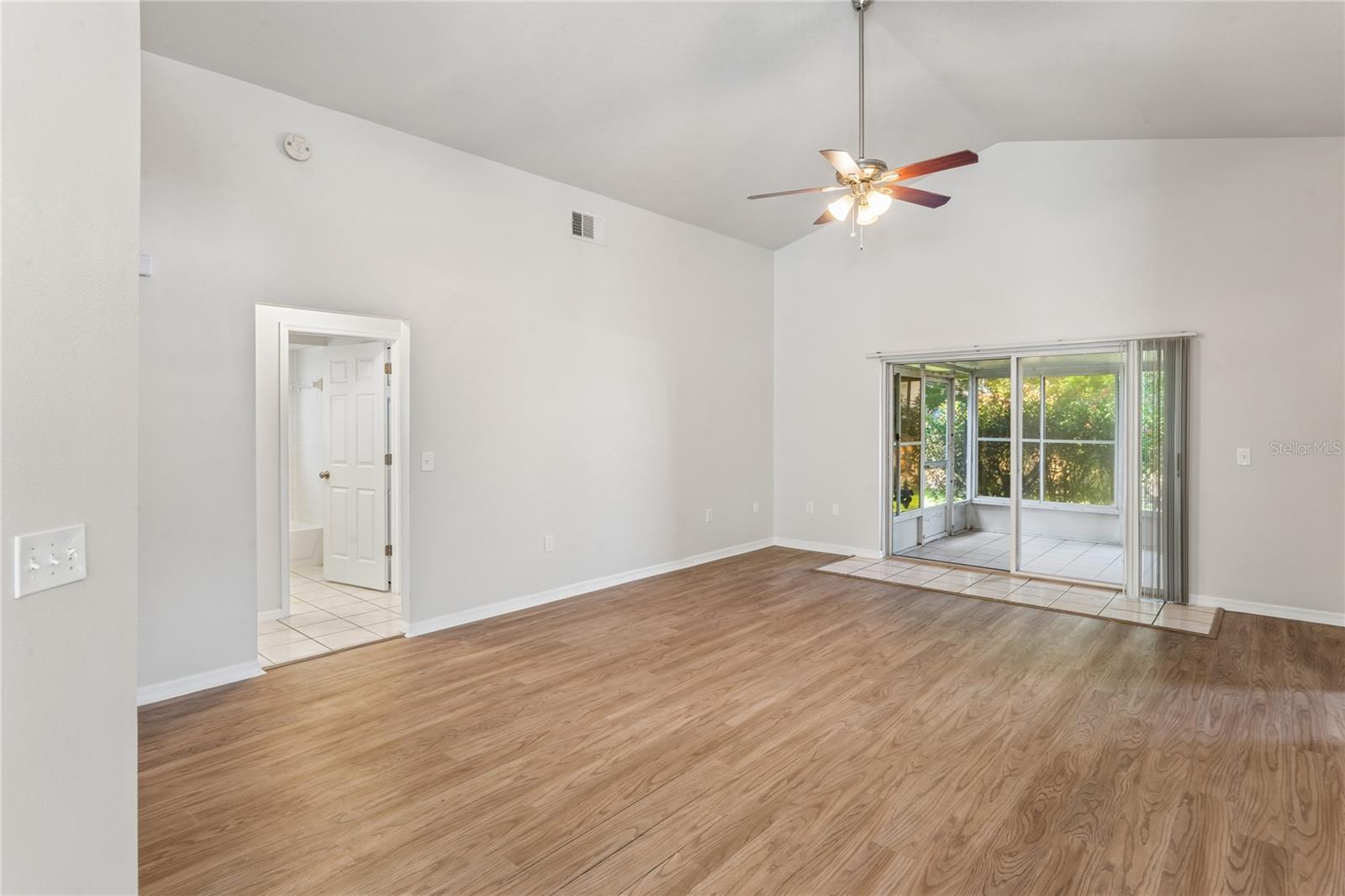 652 SAND RIDGE DR — photo 4