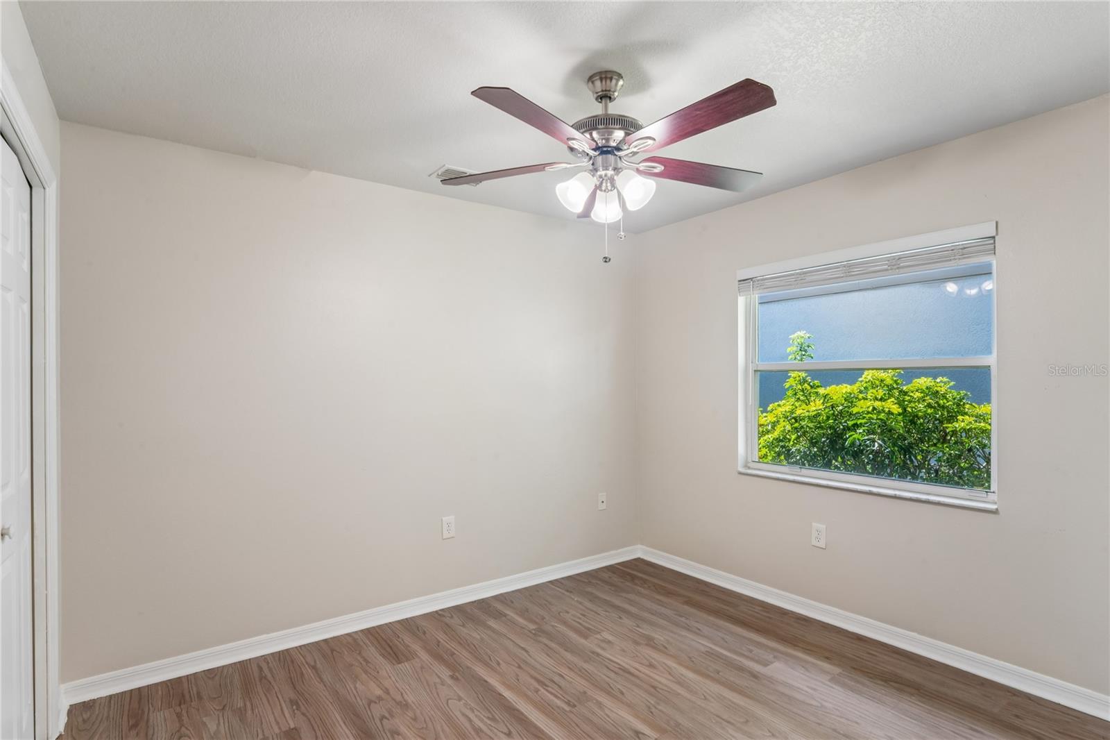 652 SAND RIDGE DR — photo 16