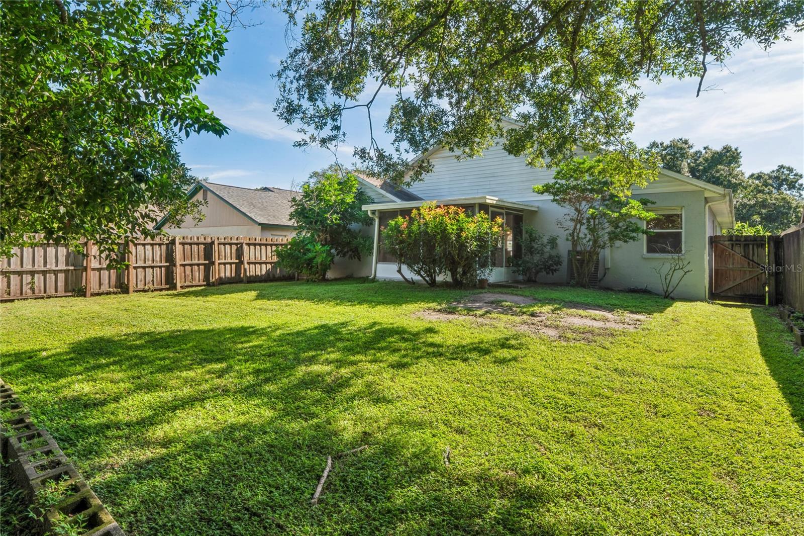 652 SAND RIDGE DR — photo 24
