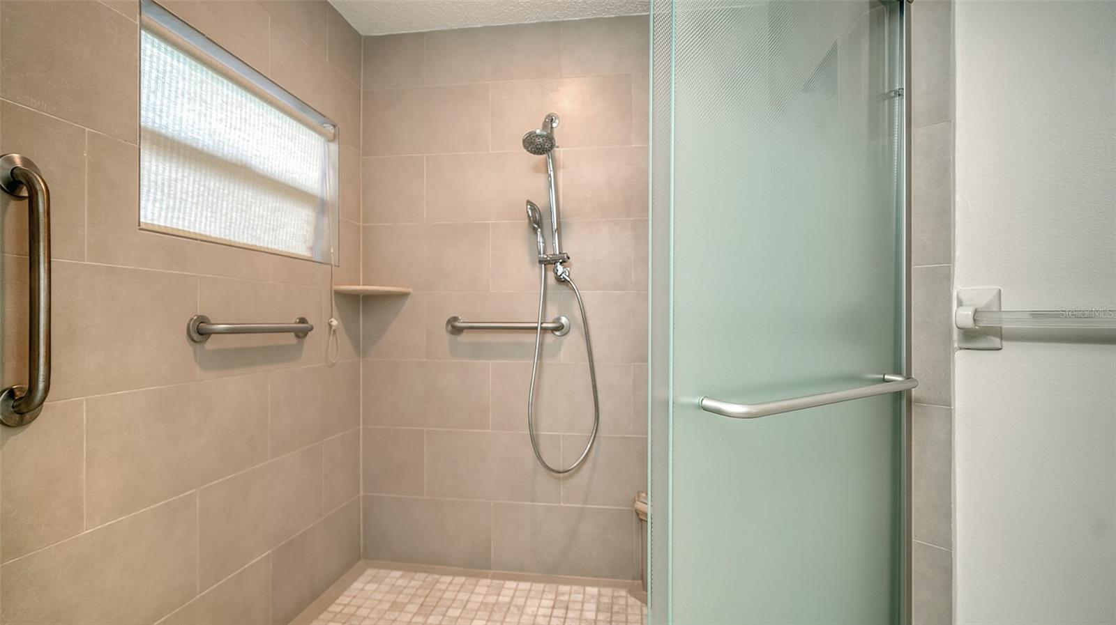 1638 STARLING DR #105 — photo 32