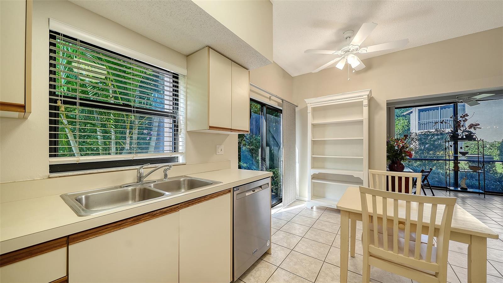 1638 STARLING DR #105 — photo 23