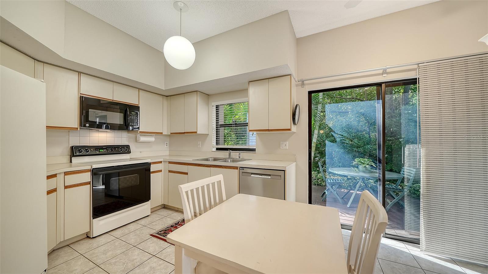 1638 STARLING DR #105 — photo 22
