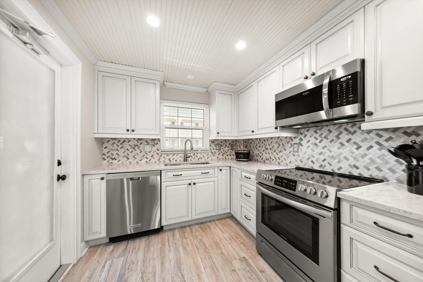 155 BLUFF VIEW DR #209 — photo 2